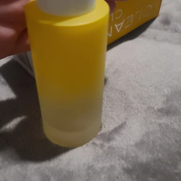 Clean Skin Club | Pineapple Glow Mist - Picture 3 of 4